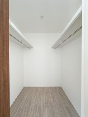 安佐南区長楽寺1丁目 No.4の収納|全居室収納☆
6帖洋室のウォークインクローゼットです♪