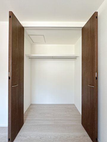 安佐南区長楽寺1丁目 No.4の収納|全居室収納☆
6帖洋室側のクローゼットです♪