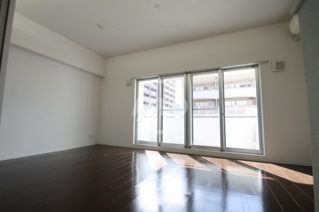 ベルフェリーク天満橋の居間・リビング|ベルフェリーク天満橋（旧名：アーバネックス天満橋）　開放的な室内