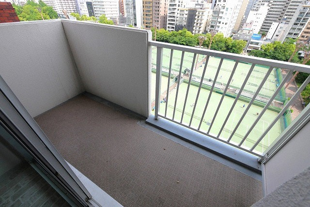 内外うつぼビルのバルコニー