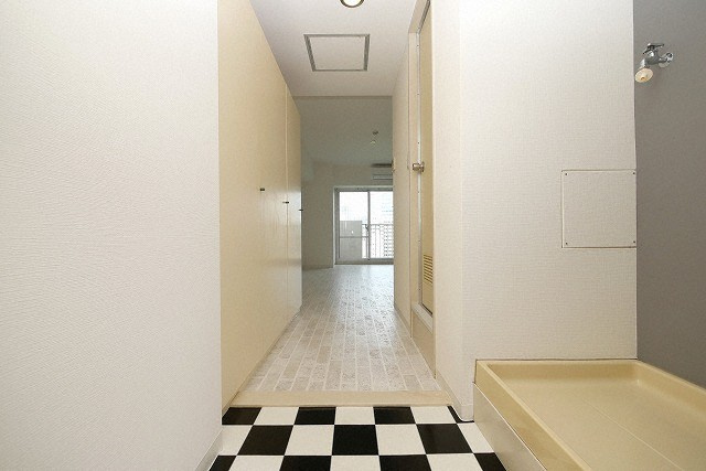 内外うつぼビルの玄関