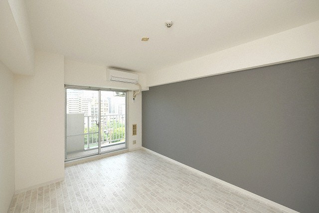 内外うつぼビルの居間・リビング