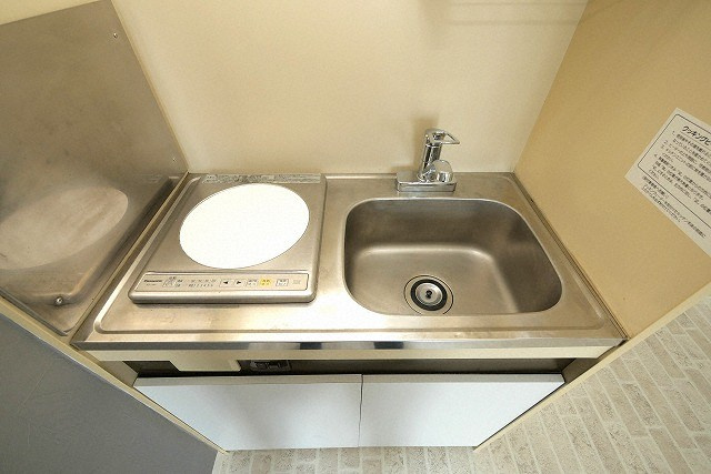 内外うつぼビルのキッチン