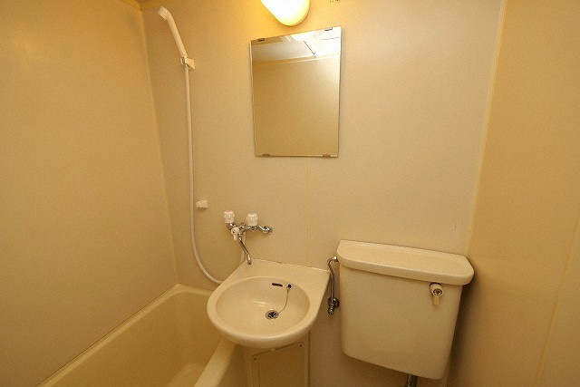 内外うつぼビルの浴室