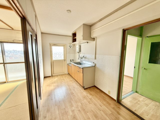 大蔵谷住宅のキッチン|キッチンの近くに窓があり、換気もできます！