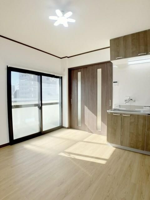 板橋ビルの居間・リビング