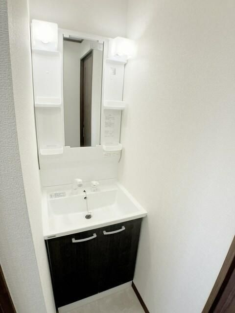 板橋ビルの独立洗面台