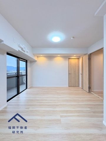 サーパスシティ前原壱番館の居間・リビング