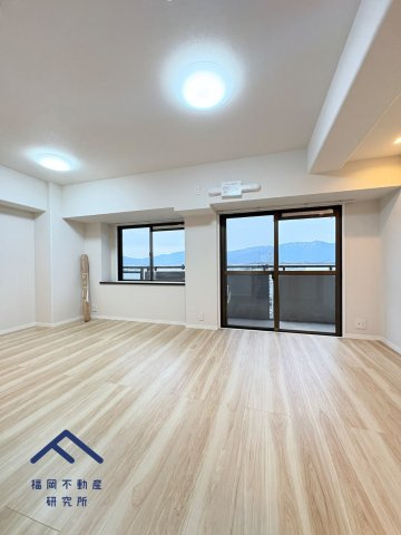 サーパスシティ前原壱番館の居間・リビング