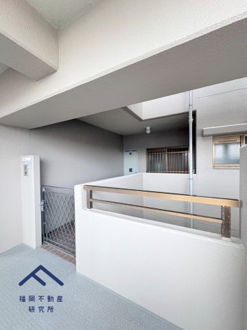 サーパスシティ前原壱番館の玄関