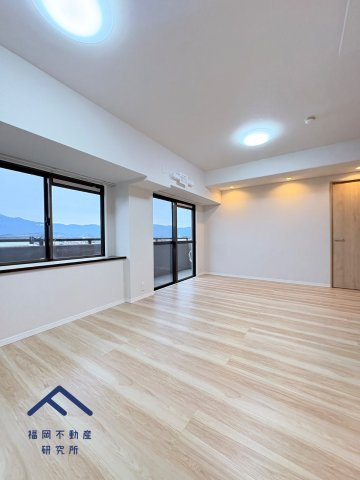 サーパスシティ前原壱番館の居間・リビング