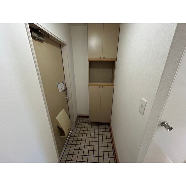 コンフォートハウスB棟の玄関