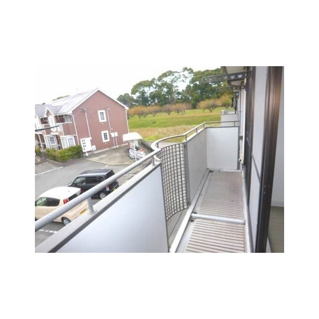 コンフォートハウスB棟の駐車場