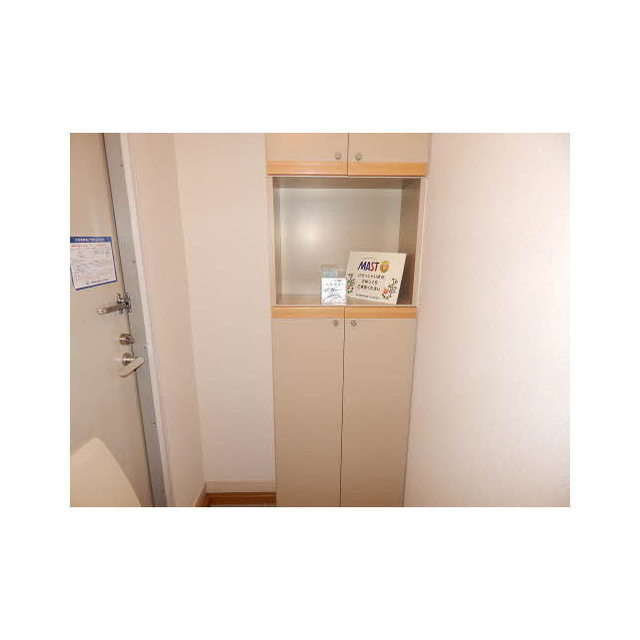 コンフォートハウスB棟の玄関