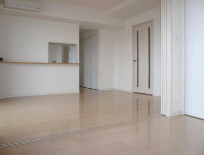 【居間・リビング】 | グランピラー高井戸 | 13.1帖のきれいなLDK。