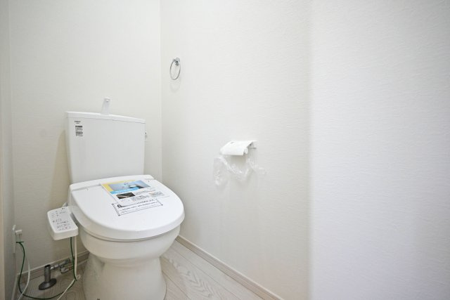 テラシエ寺本3丁目新築一戸建て│4LDK+駐車並列2台可(車種制限有)のトイレ|1・2階に1か所ずつウォッシュトイレを導入しています。