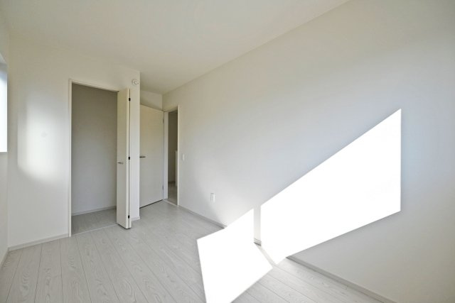 テラシエ寺本3丁目新築一戸建て│4LDK+駐車並列2台可(車種制限有)の洋室|-5.5帖(2F)-