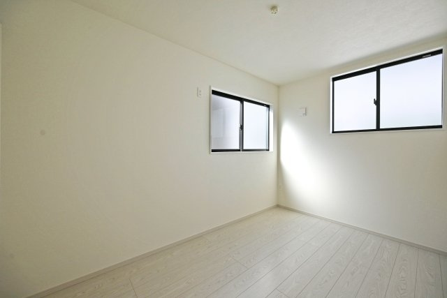 テラシエ寺本3丁目新築一戸建て│4LDK+駐車並列2台可(車種制限有)の洋室|-5帖(2F)-