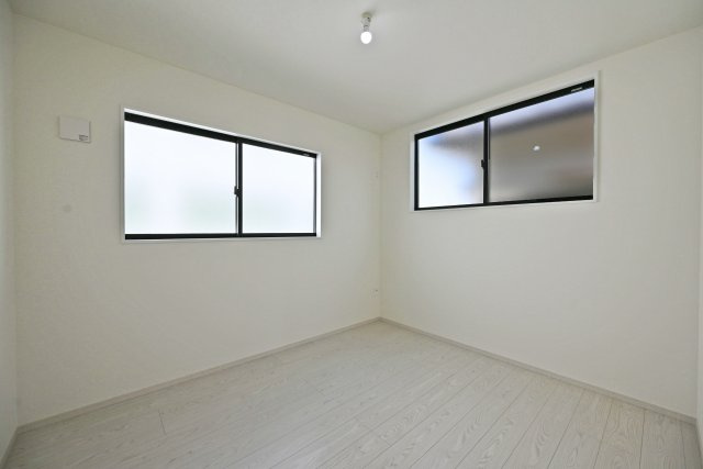 テラシエ寺本3丁目新築一戸建て│4LDK+駐車並列2台可(車種制限有)の洋室|-5.2帖(2F)-