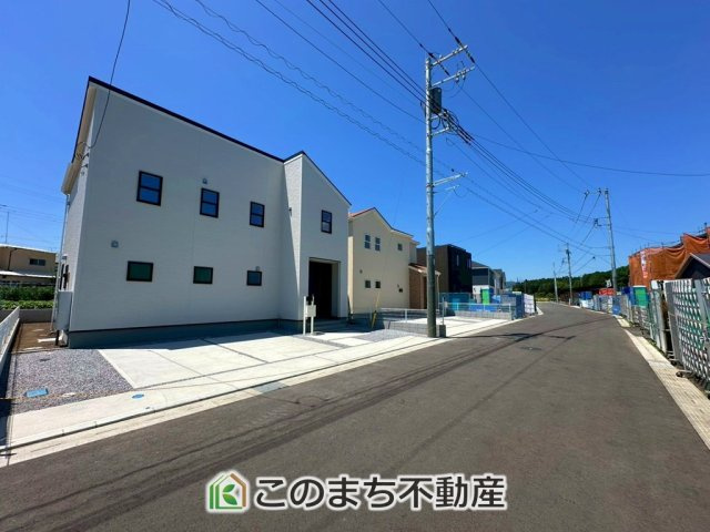 LiveleGarden.S宇都宮市野沢町第7　2号棟の前面道路含む現地写真|前面道路は広々としてます！運転が苦手な方でもお車の出し入れ簡単で安心です☆

