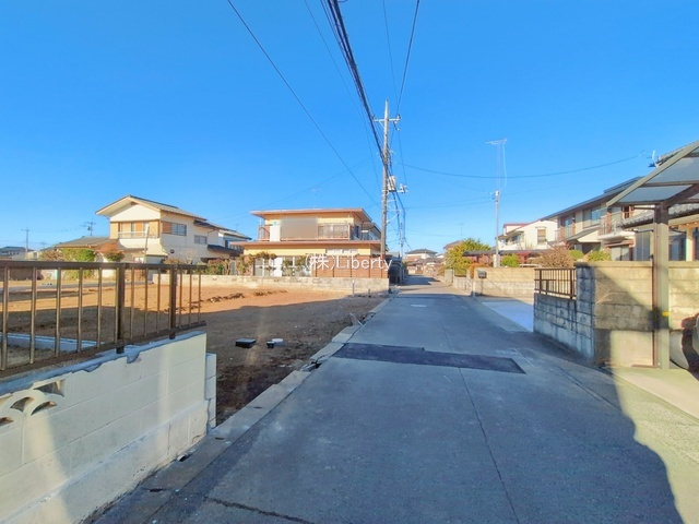 土浦市中村南3丁目24番　新築戸建　A号棟の前面道路含む現地写真