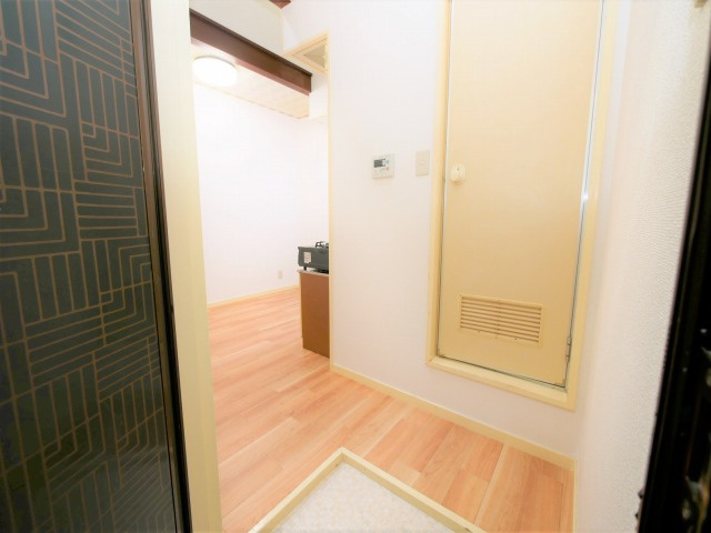 大阪市東成区大今里南３丁目のハイツの玄関