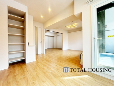 【居間・リビング】 | ファミール宮の森Ⅱ | ご家族みんなで長い時間を過ごすリビングは一番居心地のいいものであって欲しいですね。開放感のある広々リビングに光と風を呼び込みます。収納も多く快適な住空間を実現します。