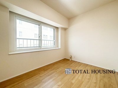 【洋室】 | ファミール宮の森Ⅱ | 洋室　約5.1帖
シンプルな内装はどんな家具ともぴったり。お好みのテイストに仕上げていくのも楽しみの一つです。