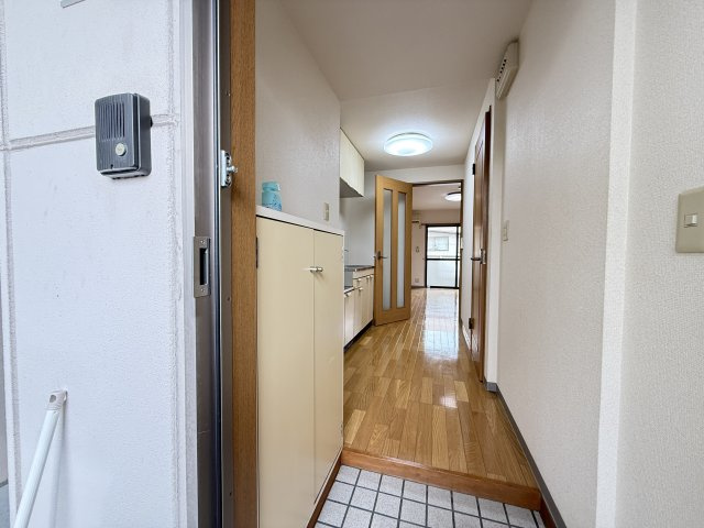 ライフ塩田の玄関