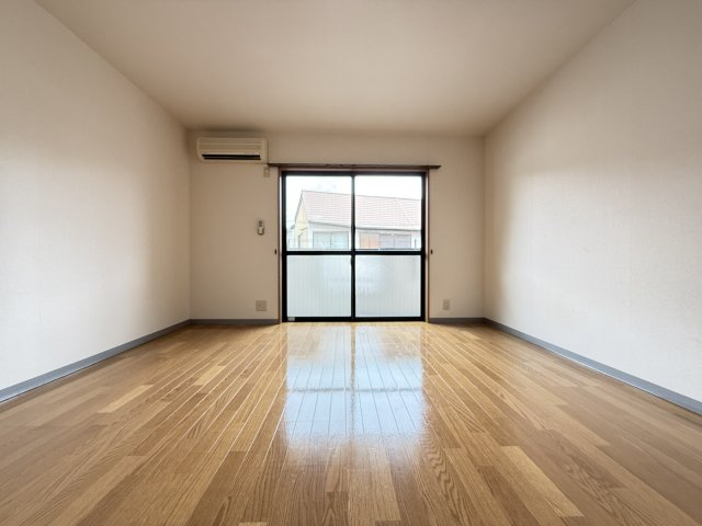 ライフ塩田の洋室