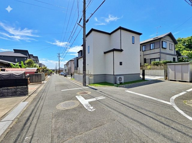 【前面道路含む現地写真】 | 知多市八幡3期2棟　1号棟【仲介手数料0円】