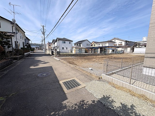 【建築条件無し】　郡山市台新2丁目　全2区画の前面道路含む現地写真
