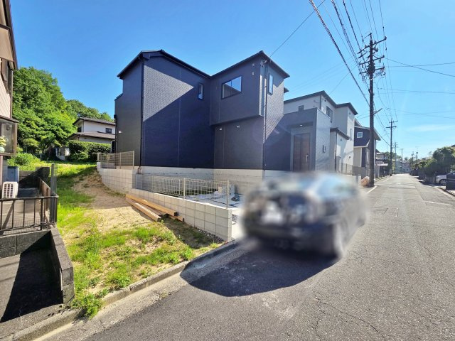 【前面道路含む現地写真】 | 知多市八幡3期2棟　2号棟【仲介手数料0円】