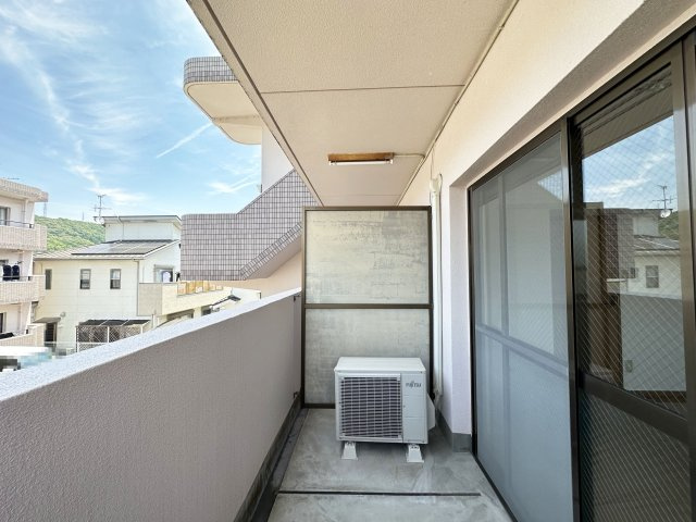 ハイツショウエイ1号館のバルコニー