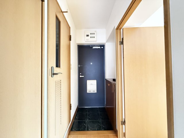 ハイツショウエイ1号館の玄関