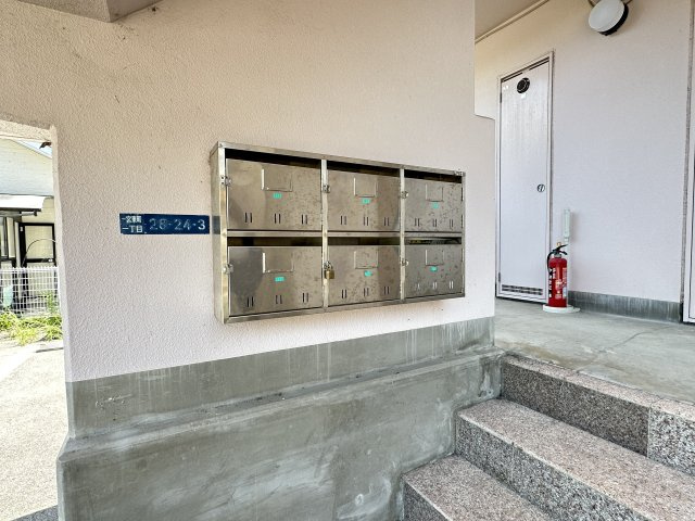 ハイツショウエイ1号館のエントランス