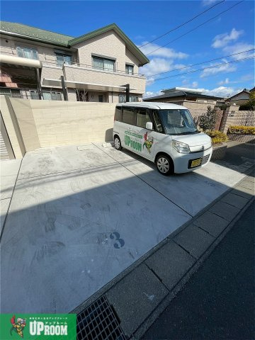 キャトルセゾンの駐車場