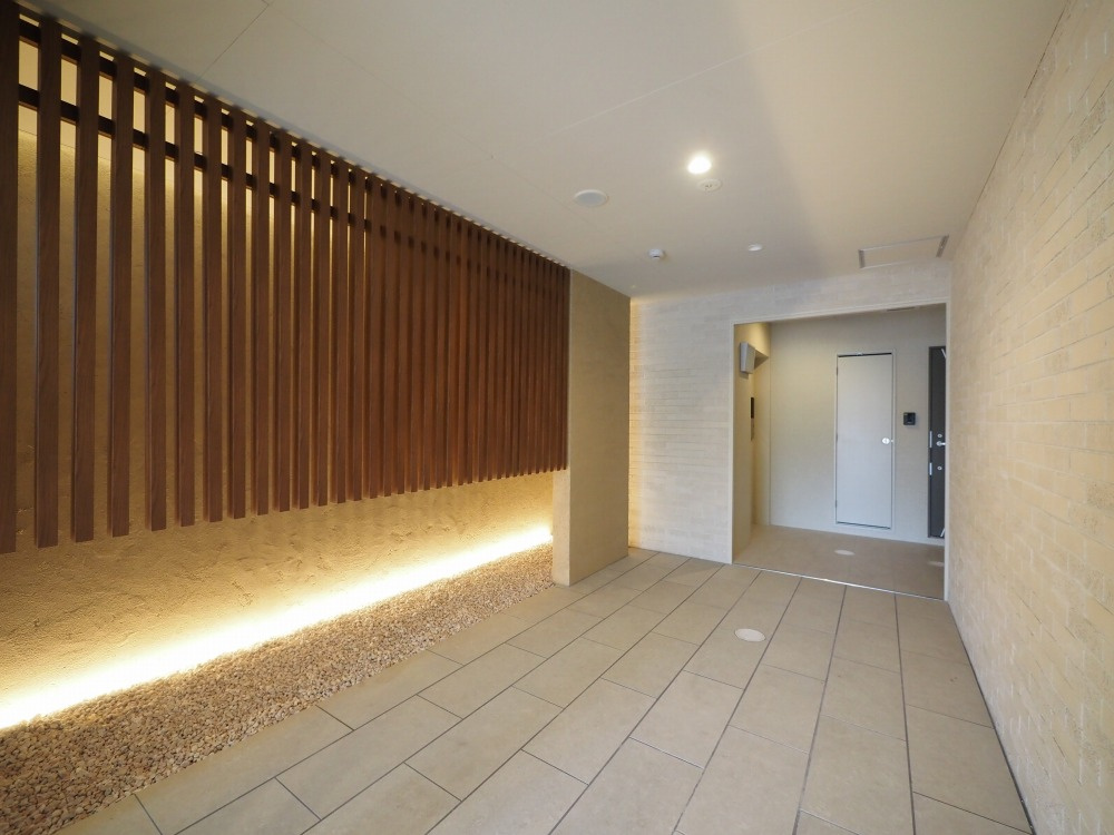 大阪市都島区内代町３丁目の賃貸マンションのロビー