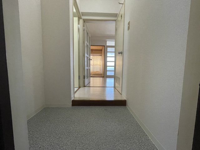 市川市市川２丁目の賃貸マンションの玄関