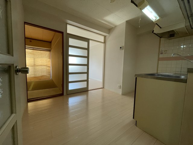 市川市市川２丁目の賃貸マンションの居間・リビング