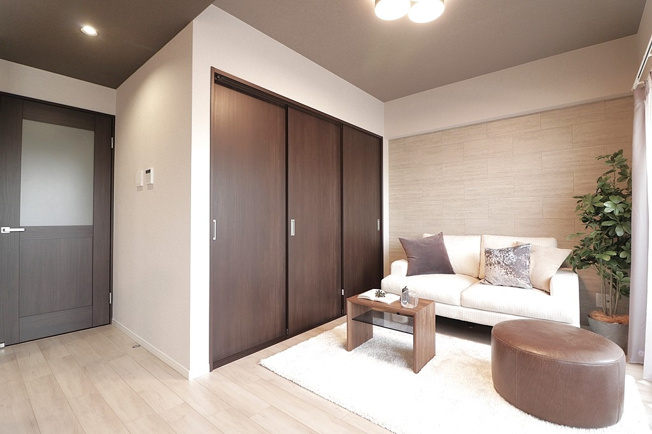 【居間・リビング】 | メロディーハイム八戸ノ里 | 【LDK：約13.7帖】