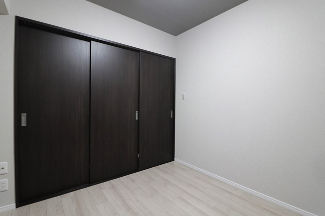 【内装】 | メロディーハイム八戸ノ里 | 【洋室4.5帖】リビングと続き間のお部屋です♪