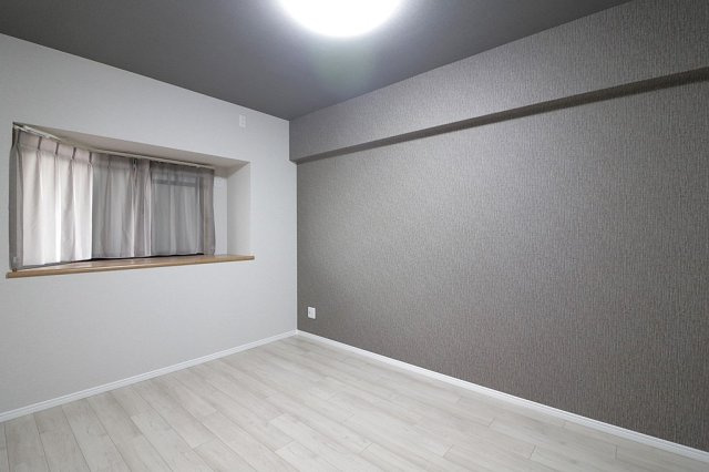 【寝室】 | メロディーハイム八戸ノ里 | 【洋室6帖】出窓あります☆