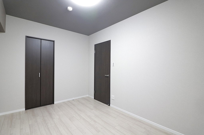 【寝室】 | メロディーハイム八戸ノ里 | 【洋室6帖】クローゼット完備です♪