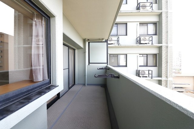 【バルコニー】 | メロディーハイム八戸ノ里 | 西向きのバルコニーです☆