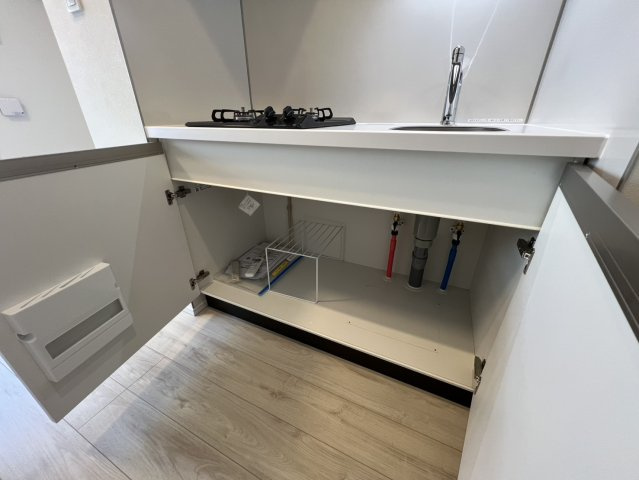 キッチン下と上にも収納があります！