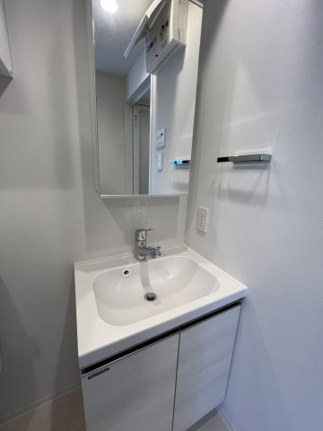 自分の顔がよく見える鏡ですね！