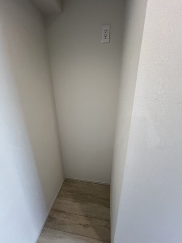 キッチン後ろには冷蔵庫置き場があります！