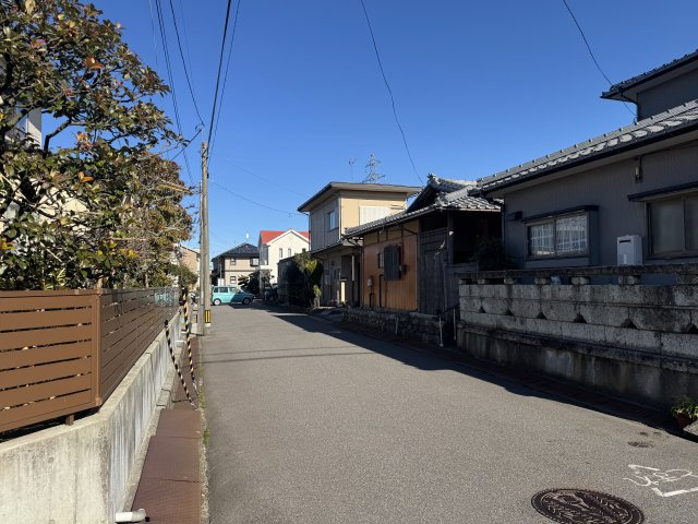 中央区山二ツ2丁目　土地の前面道路含む現地写真