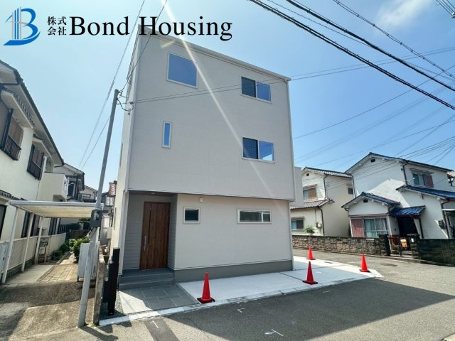 ファミリークロークあり収納豊富　二見町福里　新築限定1棟の前面道路含む現地写真